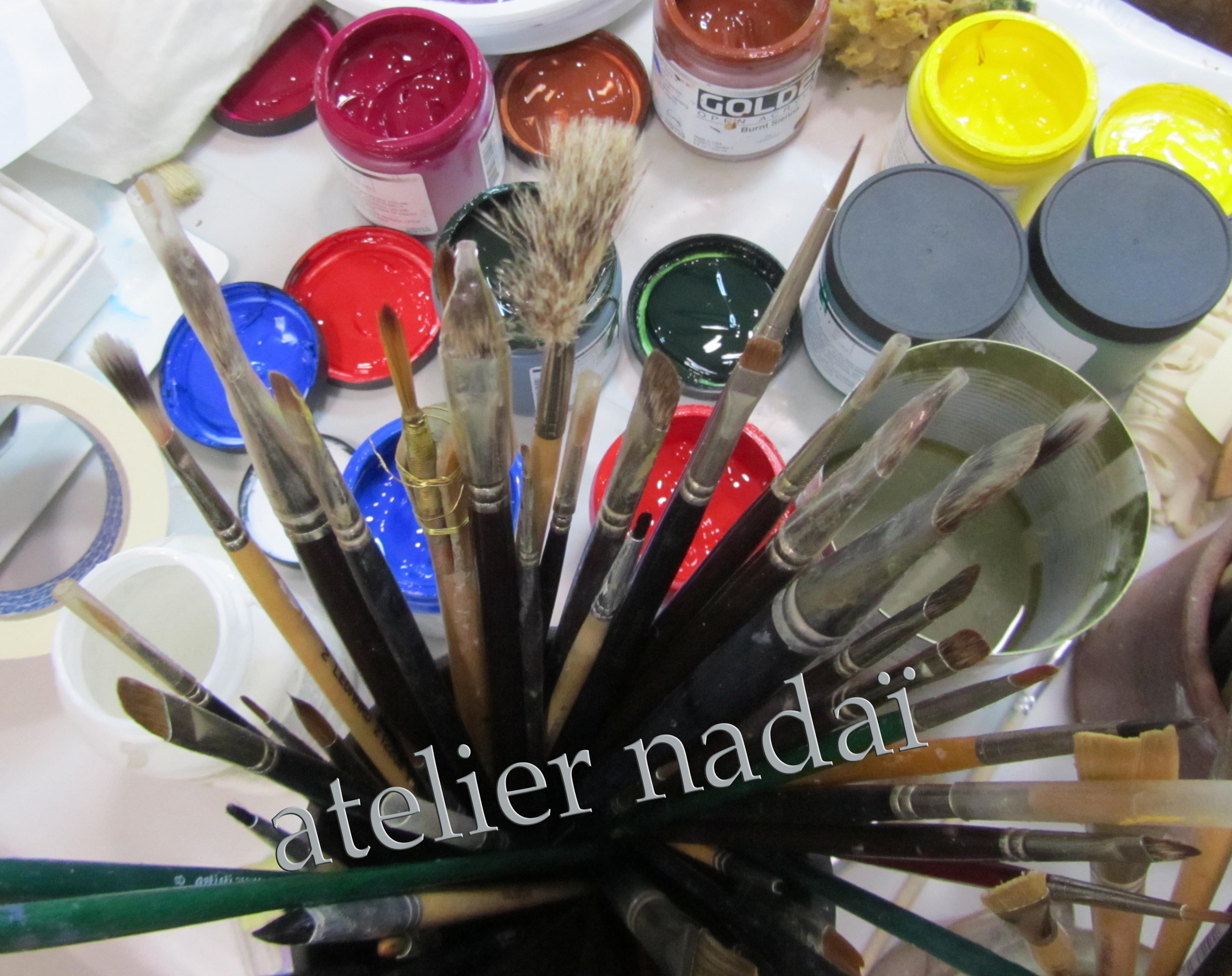 Atelier_Nadai_photo_of_brush_and_paints